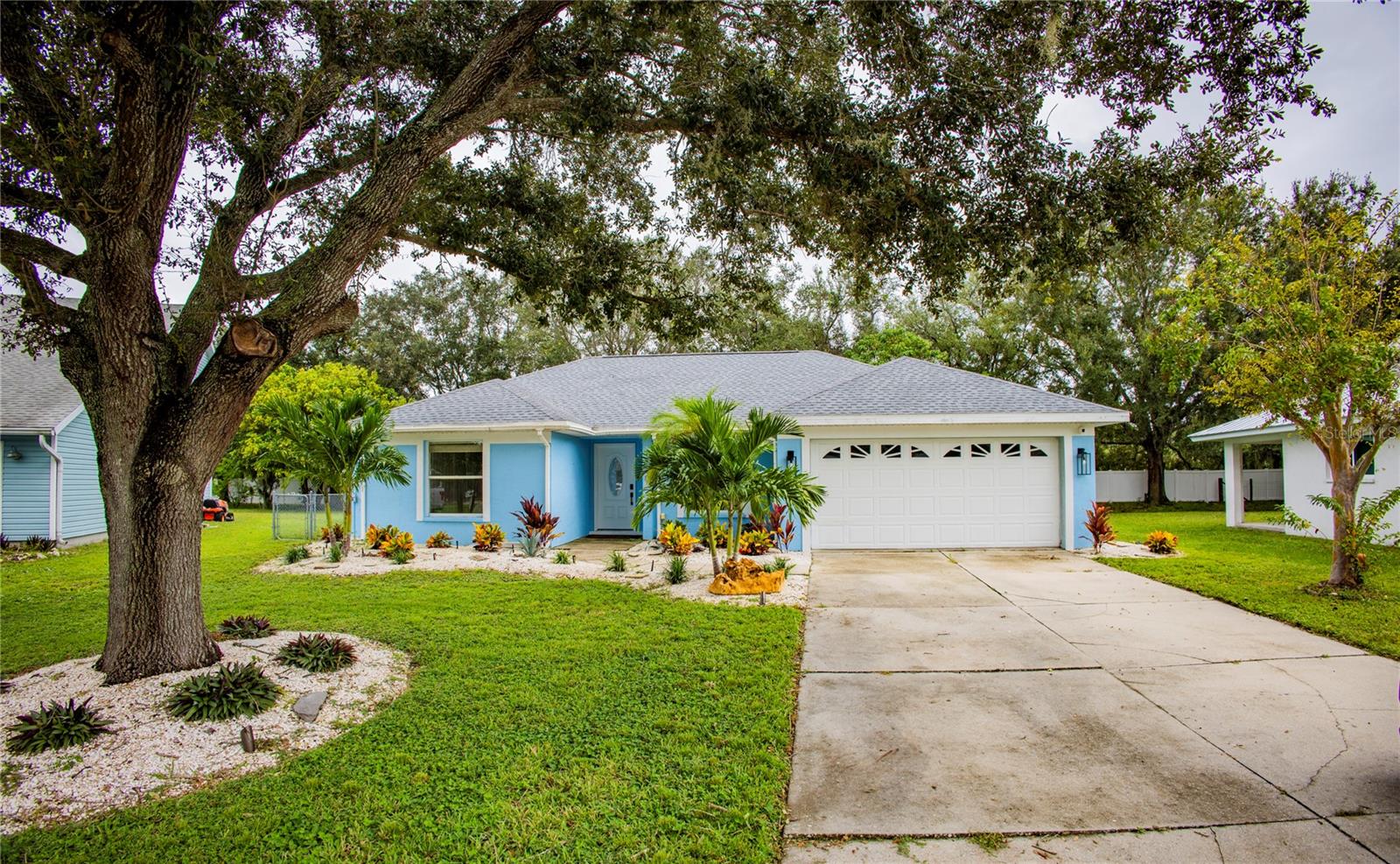 Single Family Residence in SARASOTA, FL - Daniel Dourado