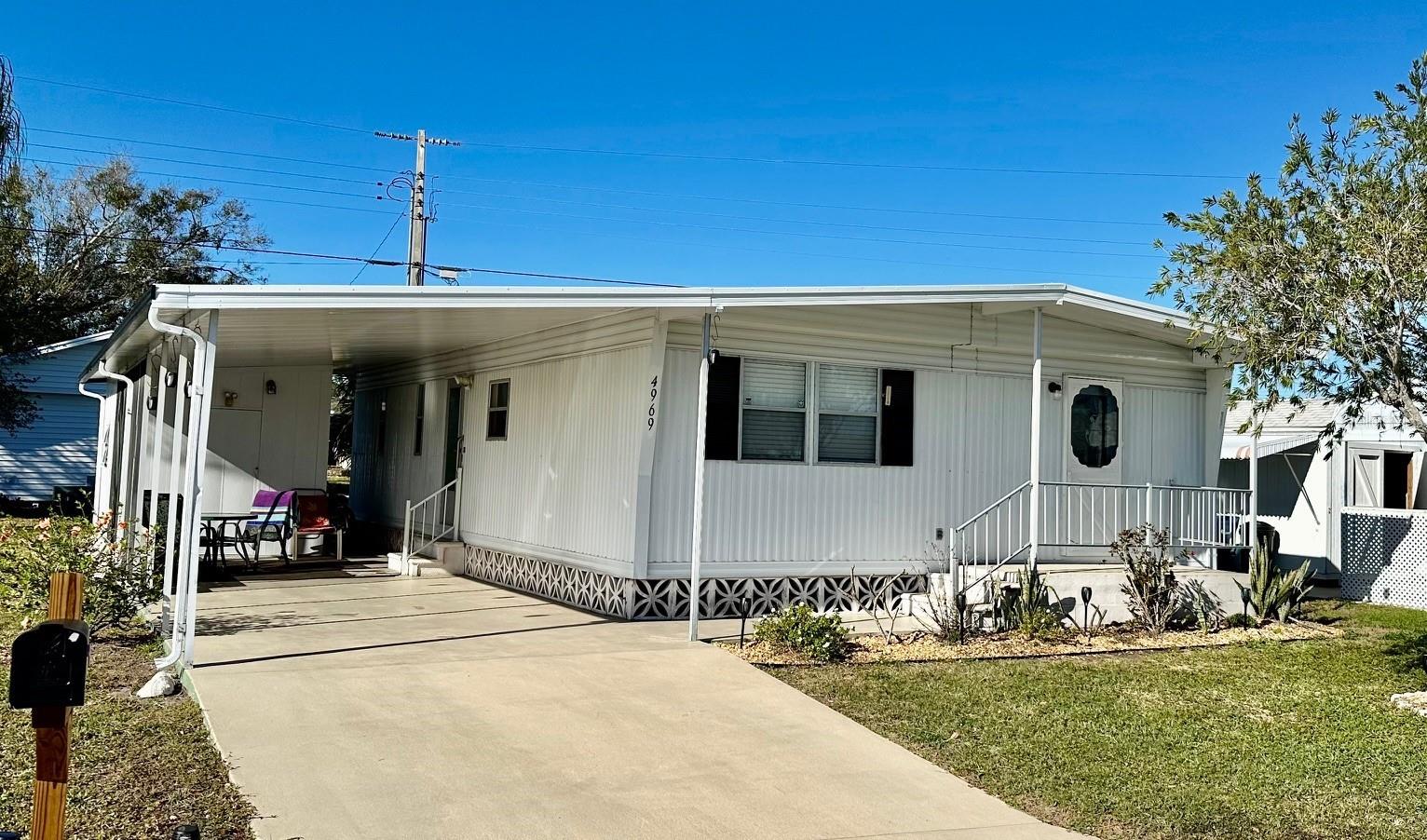 Mobile Home - Pre 1976 in SARASOTA, FL - Daniel Dourado
