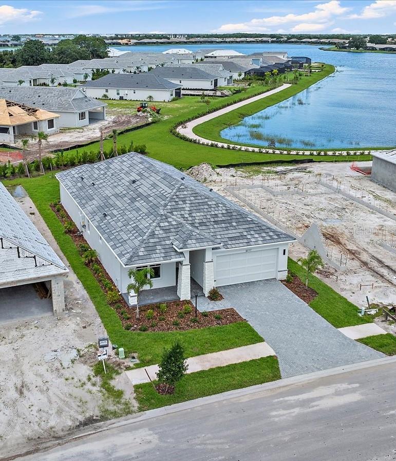 Single Family Residence in SARASOTA, FL - Daniel Dourado