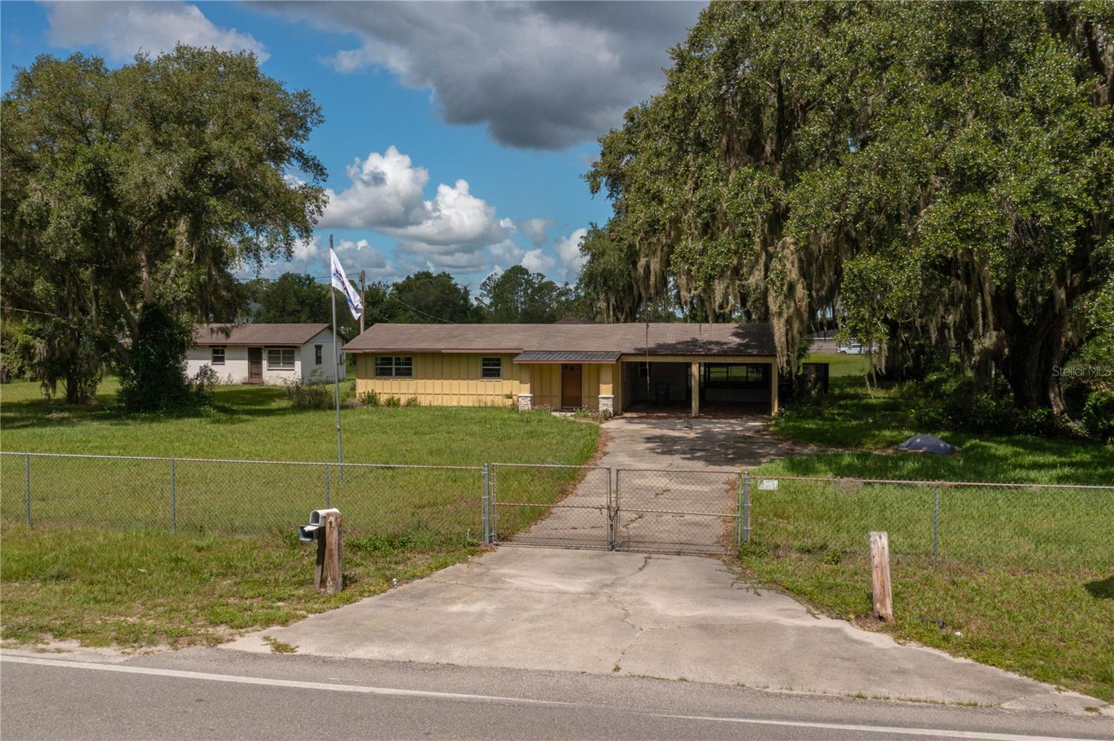 Single Family Residence in LAKELAND, FL - Daniel Dourado