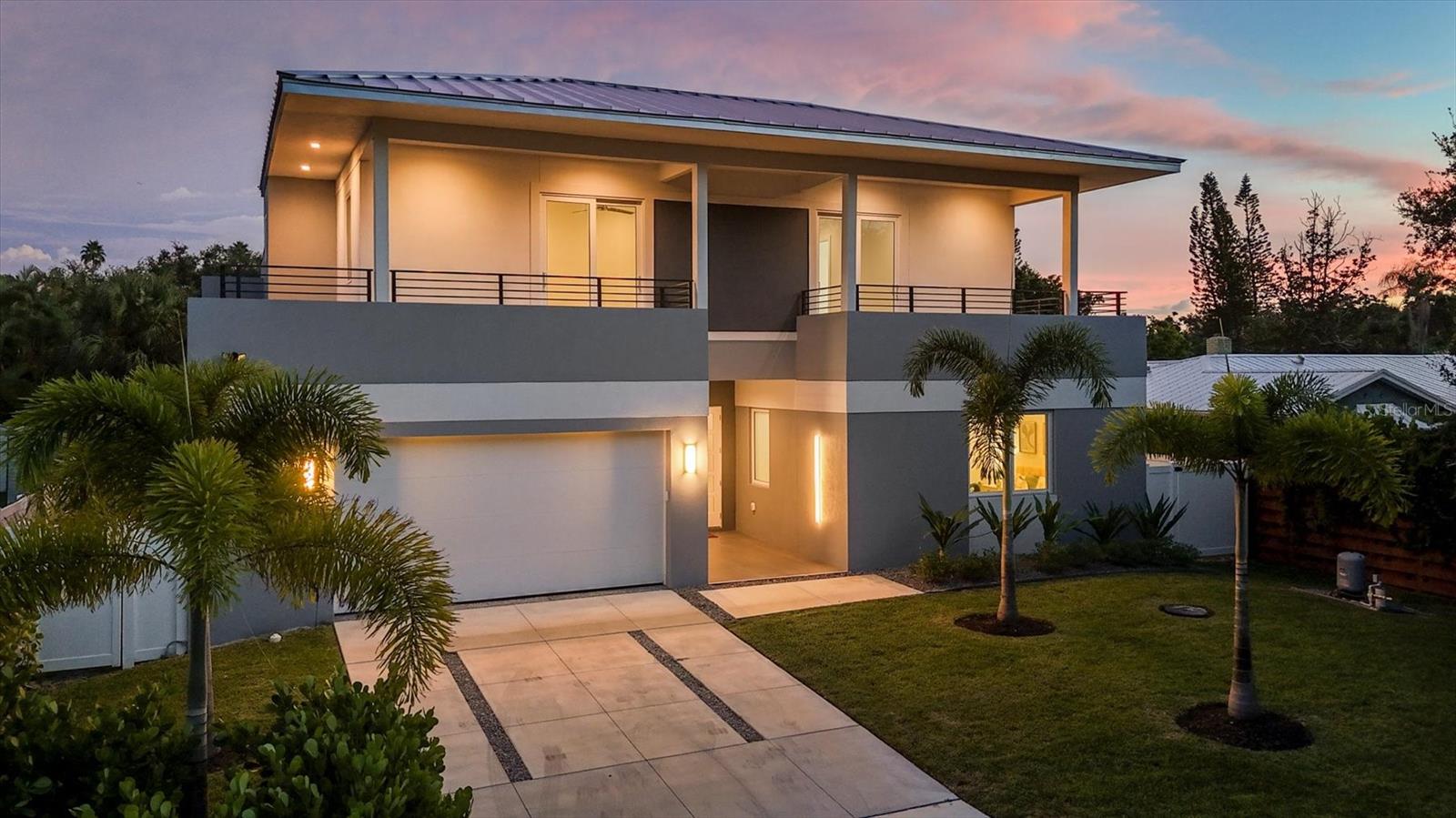 Single Family Residence in SARASOTA, FL - Daniel Dourado