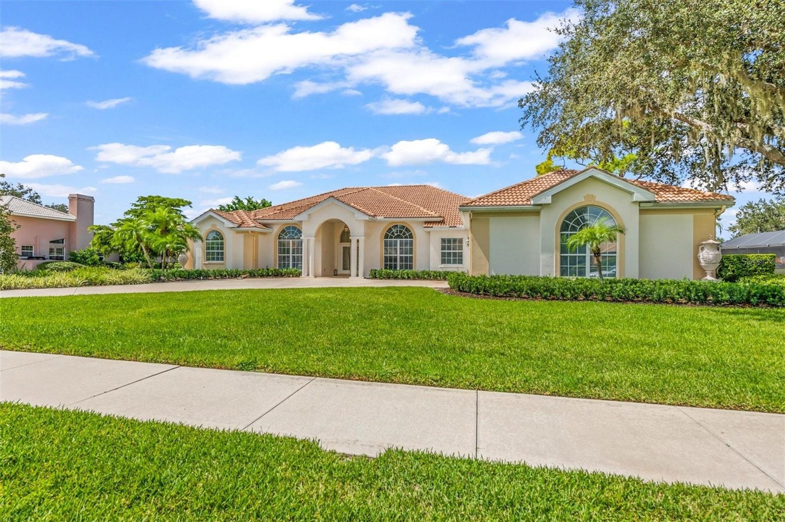 Single Family Residence in SARASOTA, FL - Daniel Dourado