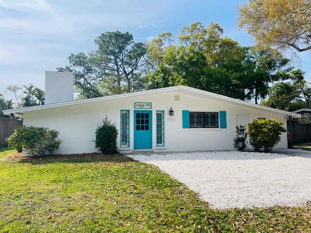 Single Family Residence in SARASOTA, FL - Daniel Dourado