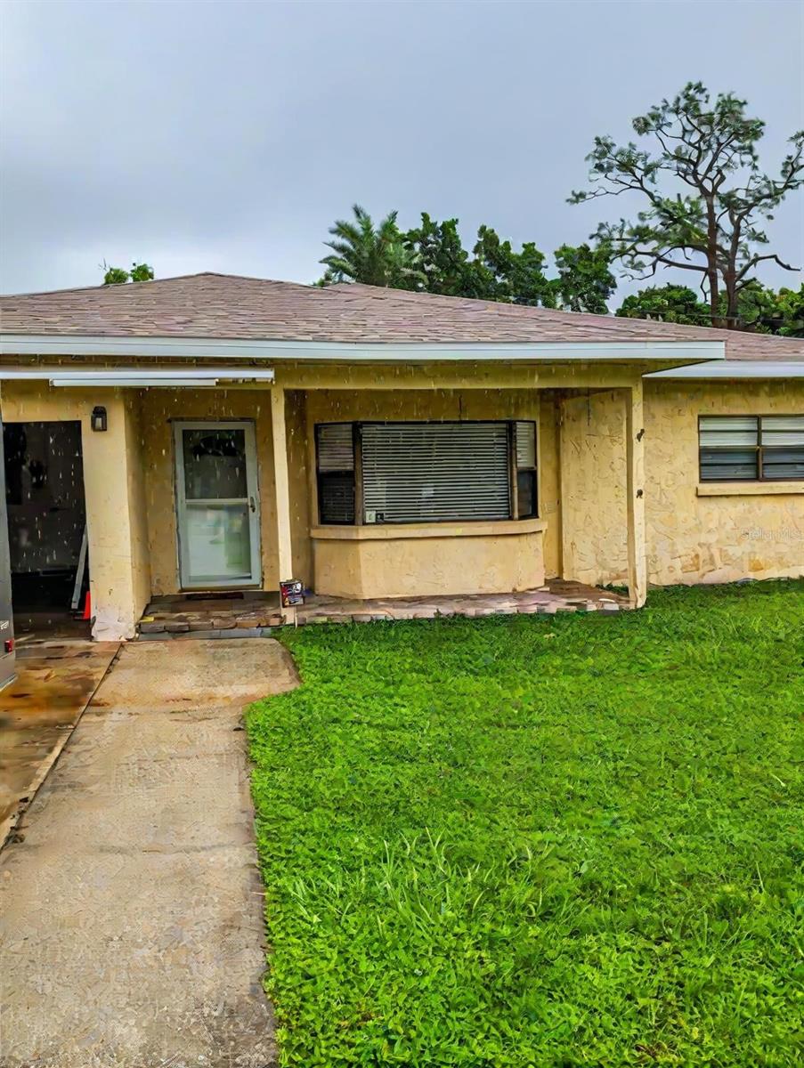 Single Family Residence in SARASOTA, FL - Daniel Dourado