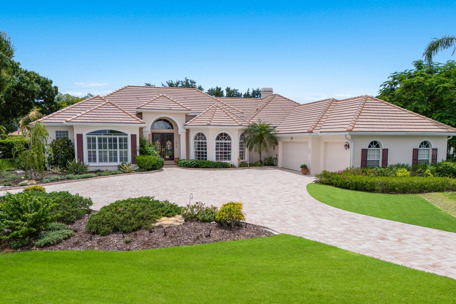 Single Family Residence in SARASOTA, FL - Daniel Dourado