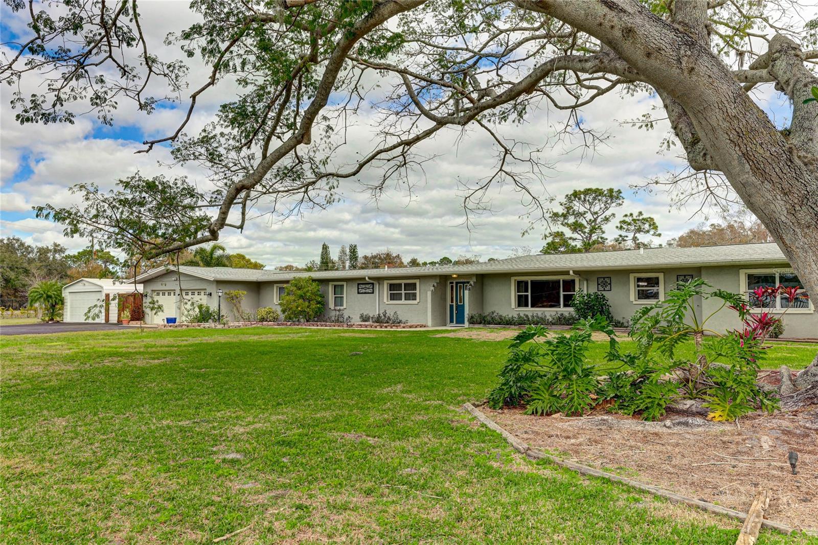 Single Family Residence in SARASOTA, FL - Daniel Dourado