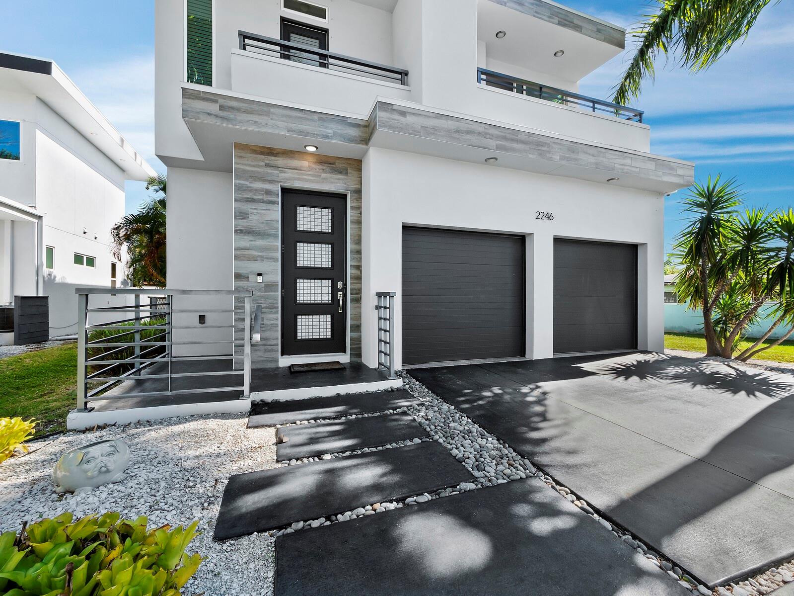 Single Family Residence in SARASOTA, FL - Daniel Dourado