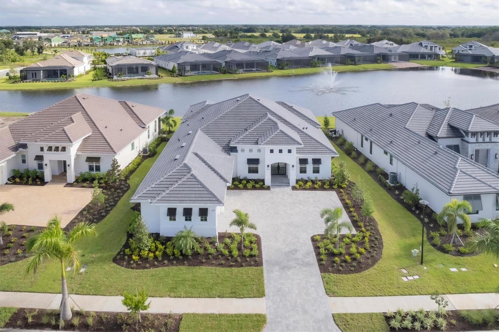 Single Family Residence in SARASOTA, FL - Daniel Dourado