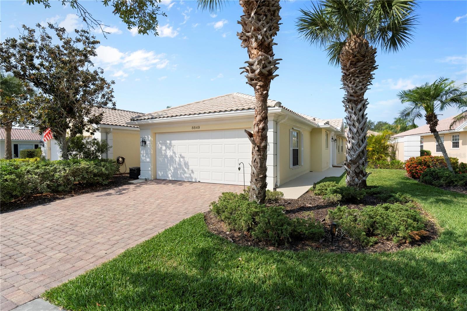 Single Family Residence in SARASOTA, FL - Daniel Dourado