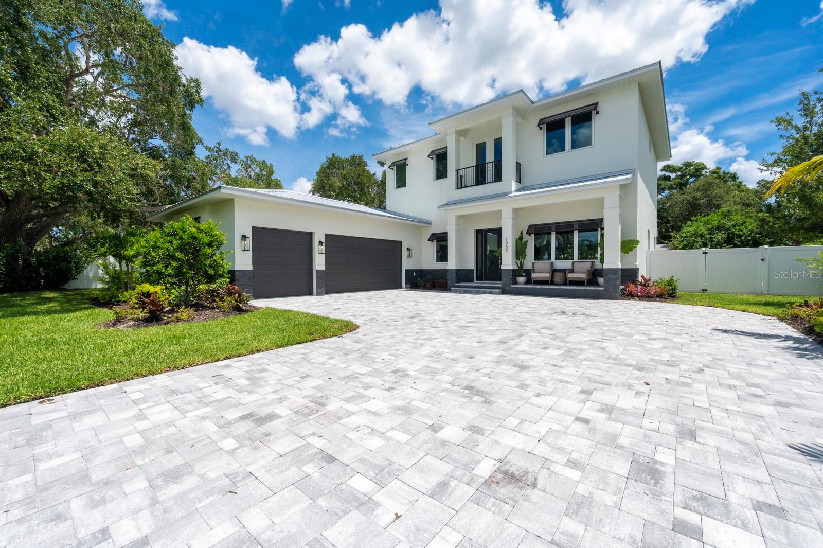 Single Family Residence in SARASOTA, FL - Daniel Dourado