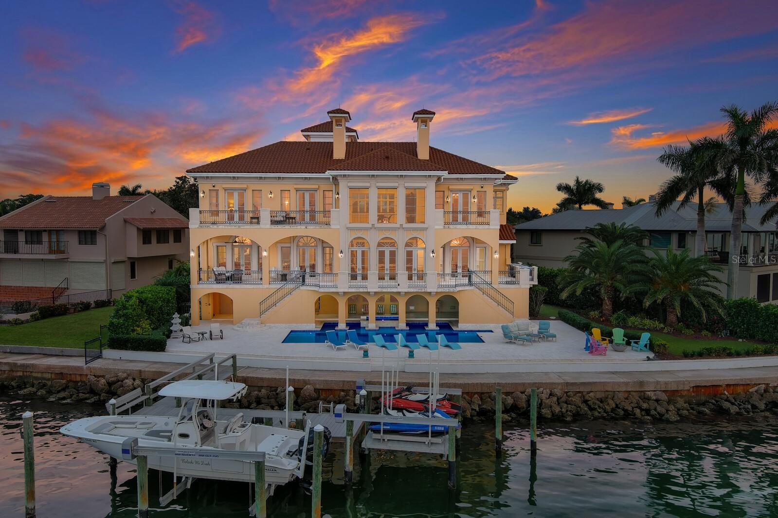 Single Family Residence in SARASOTA, FL - Daniel Dourado