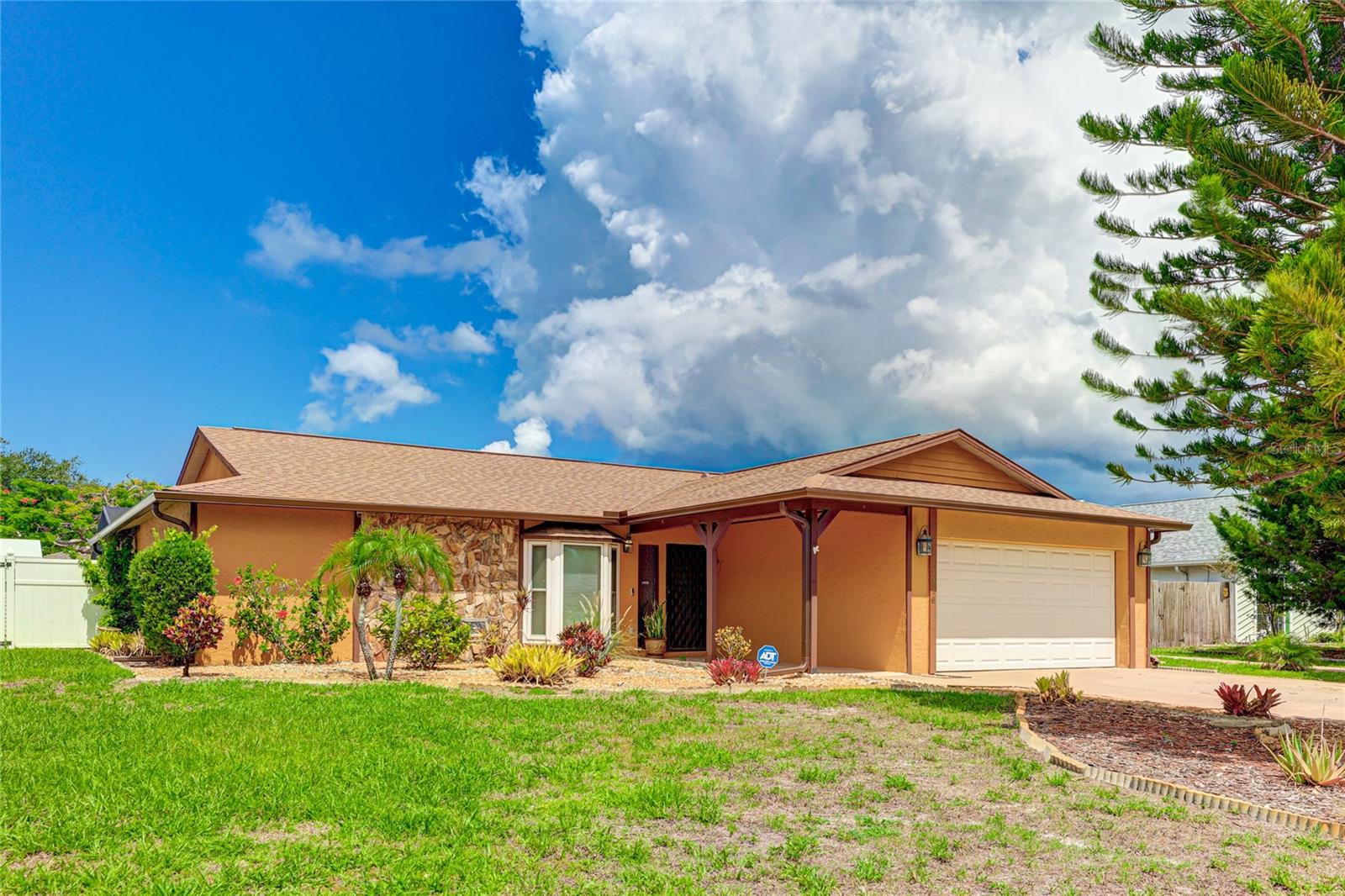 Single Family Residence in SARASOTA, FL - Daniel Dourado