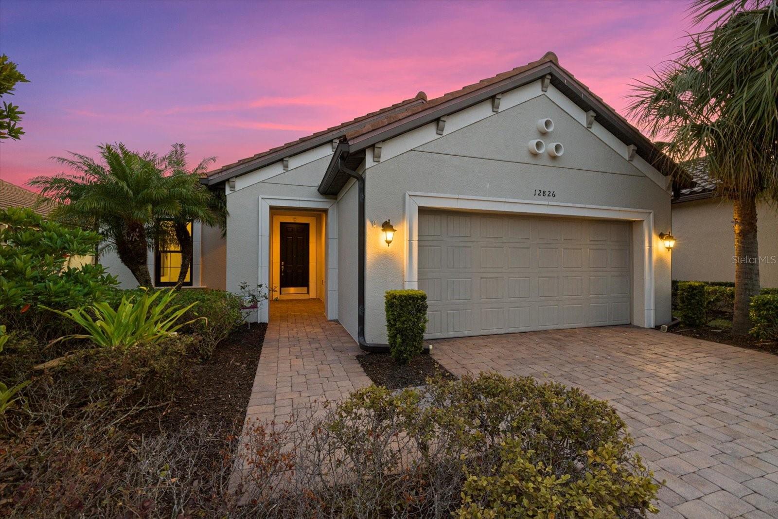 Single Family Residence in BRADENTON, FL - Daniel Dourado