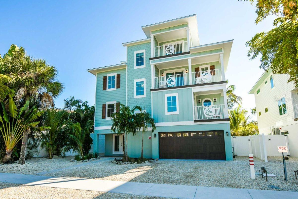 Single Family Residence in SARASOTA, FL - Daniel Dourado