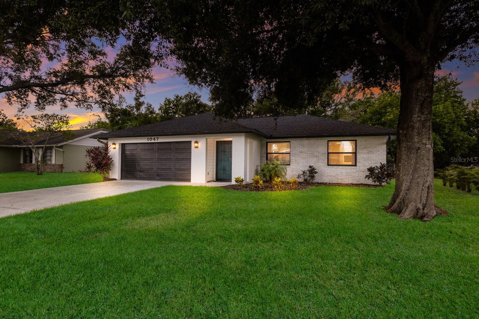 Single Family Residence in SARASOTA, FL - Daniel Dourado