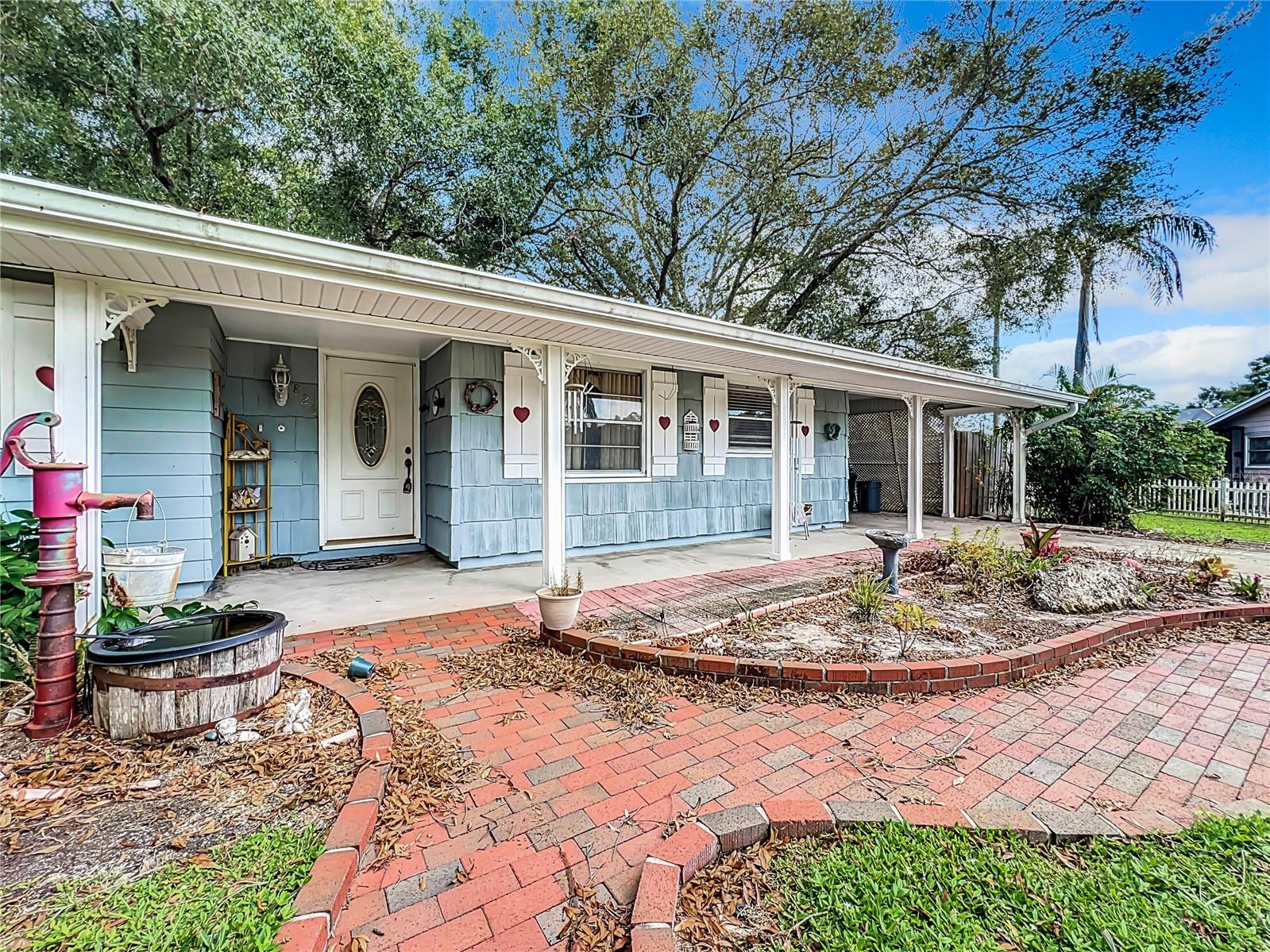 Single Family Residence in SARASOTA, FL - Daniel Dourado