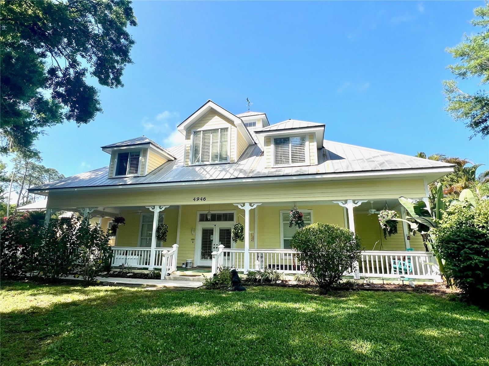 Single Family Residence in SARASOTA, FL - Daniel Dourado