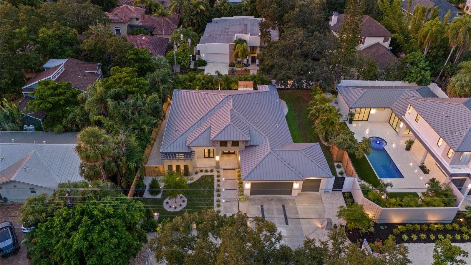 Single Family Residence in SARASOTA, FL - Daniel Dourado