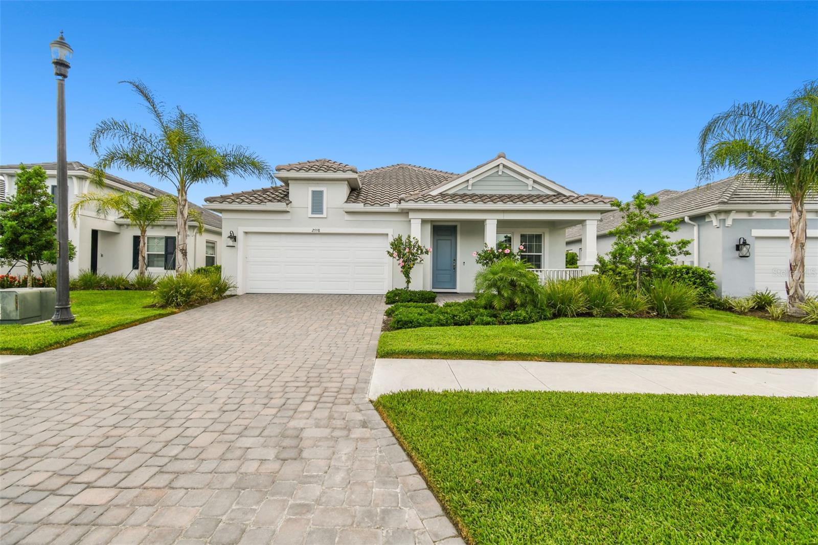 Single Family Residence in SARASOTA, FL - Daniel Dourado