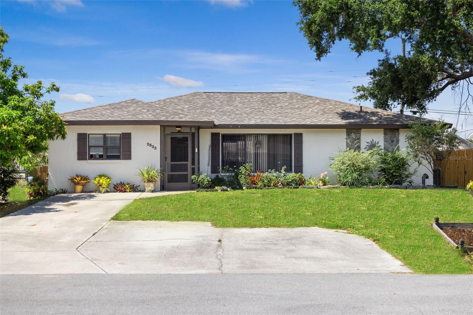 Single Family Residence in SARASOTA, FL - Daniel Dourado