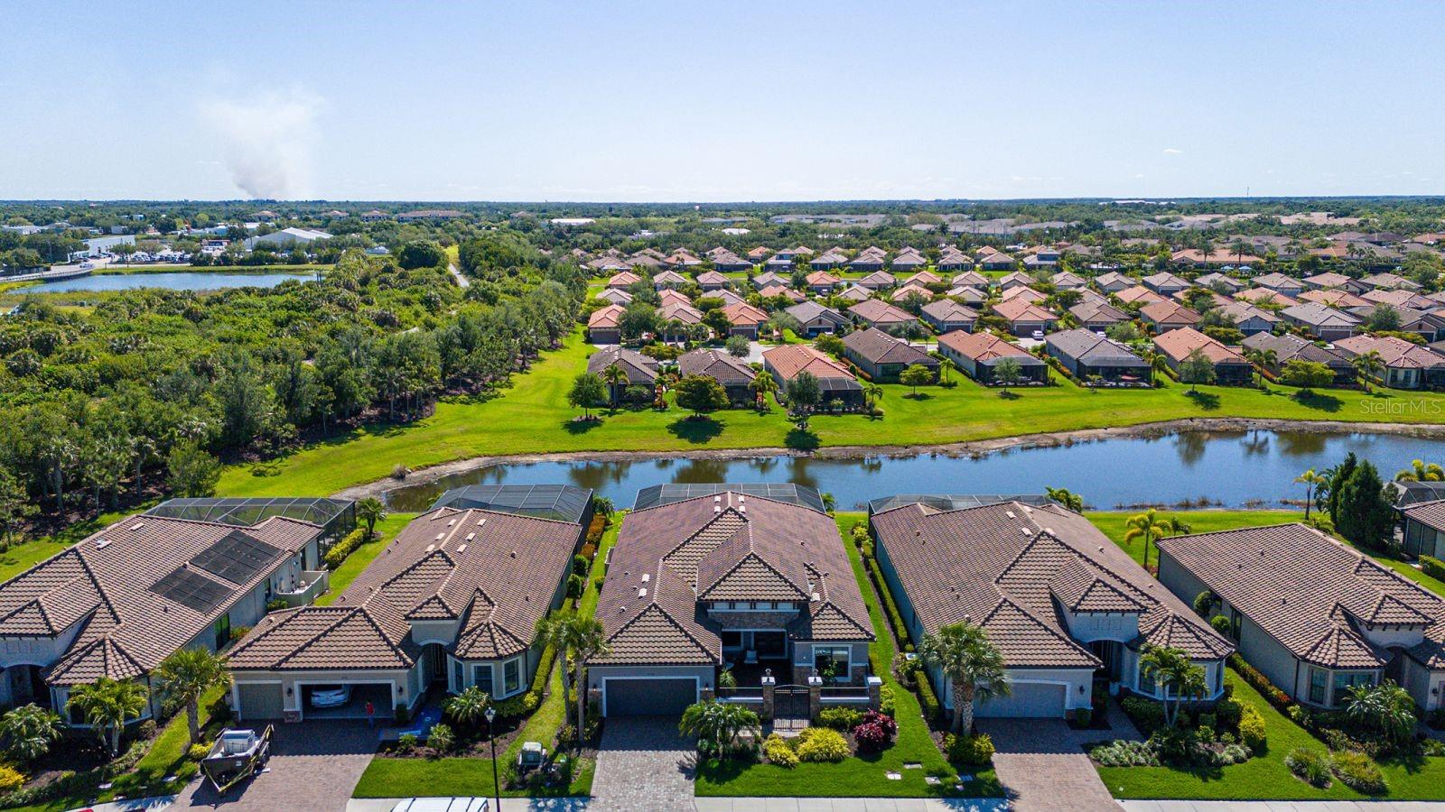 Single Family Residence in SARASOTA, FL - Daniel Dourado