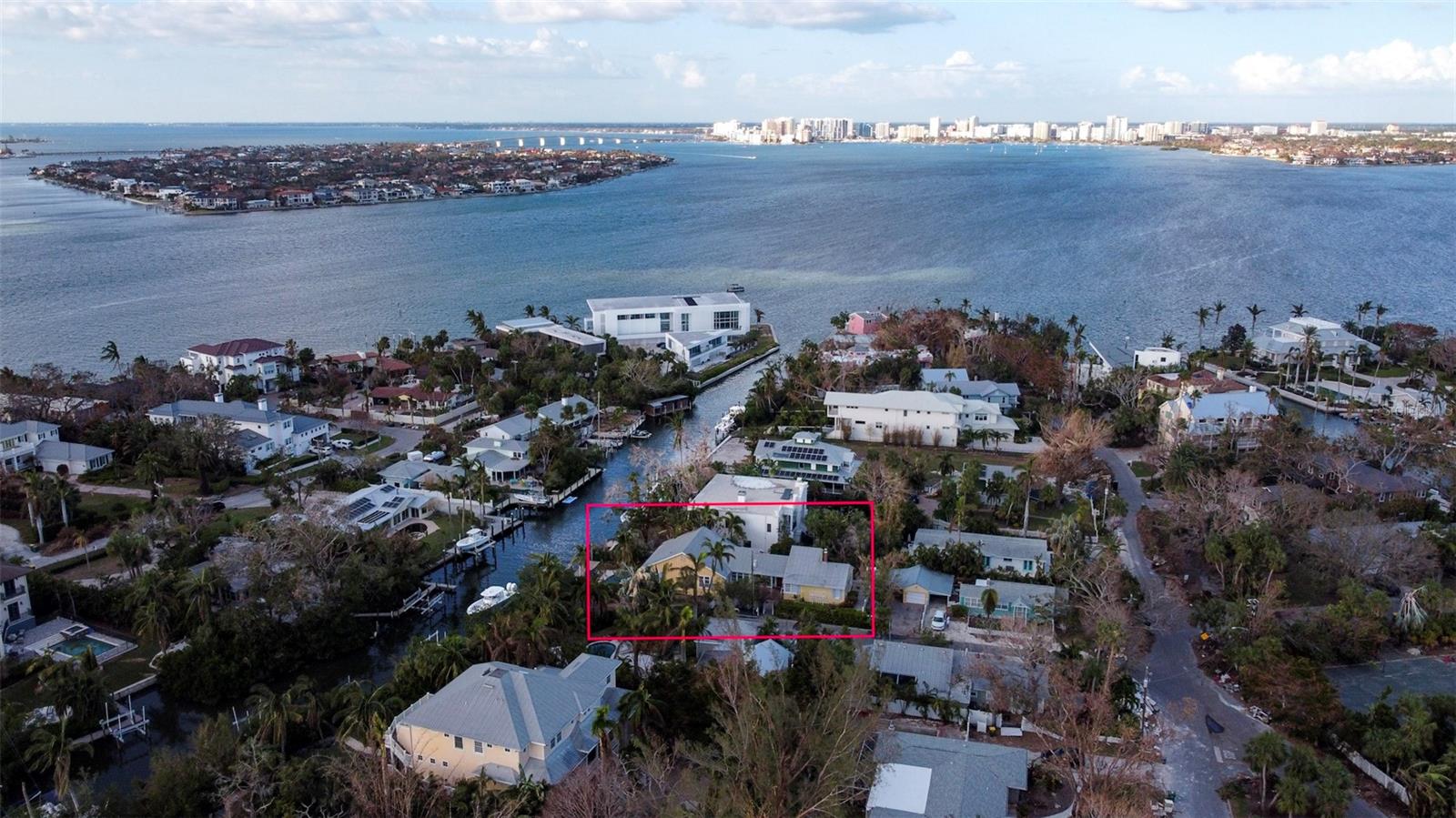 Single Family Residence in SARASOTA, FL - Daniel Dourado