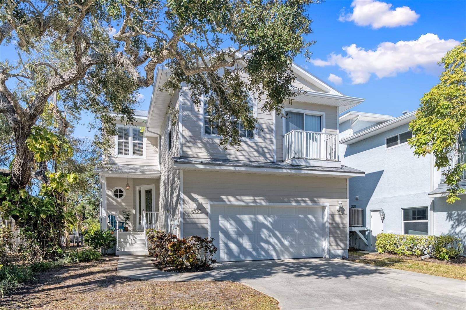 Single Family Residence in SARASOTA, FL - Daniel Dourado