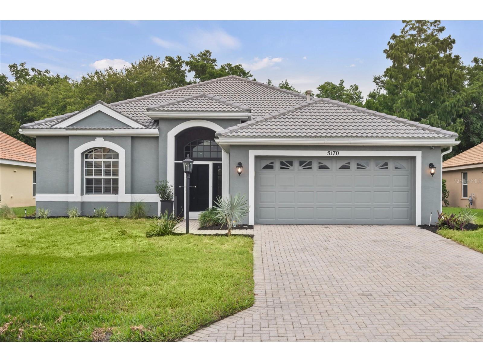 Single Family Residence in SARASOTA, FL - Daniel Dourado