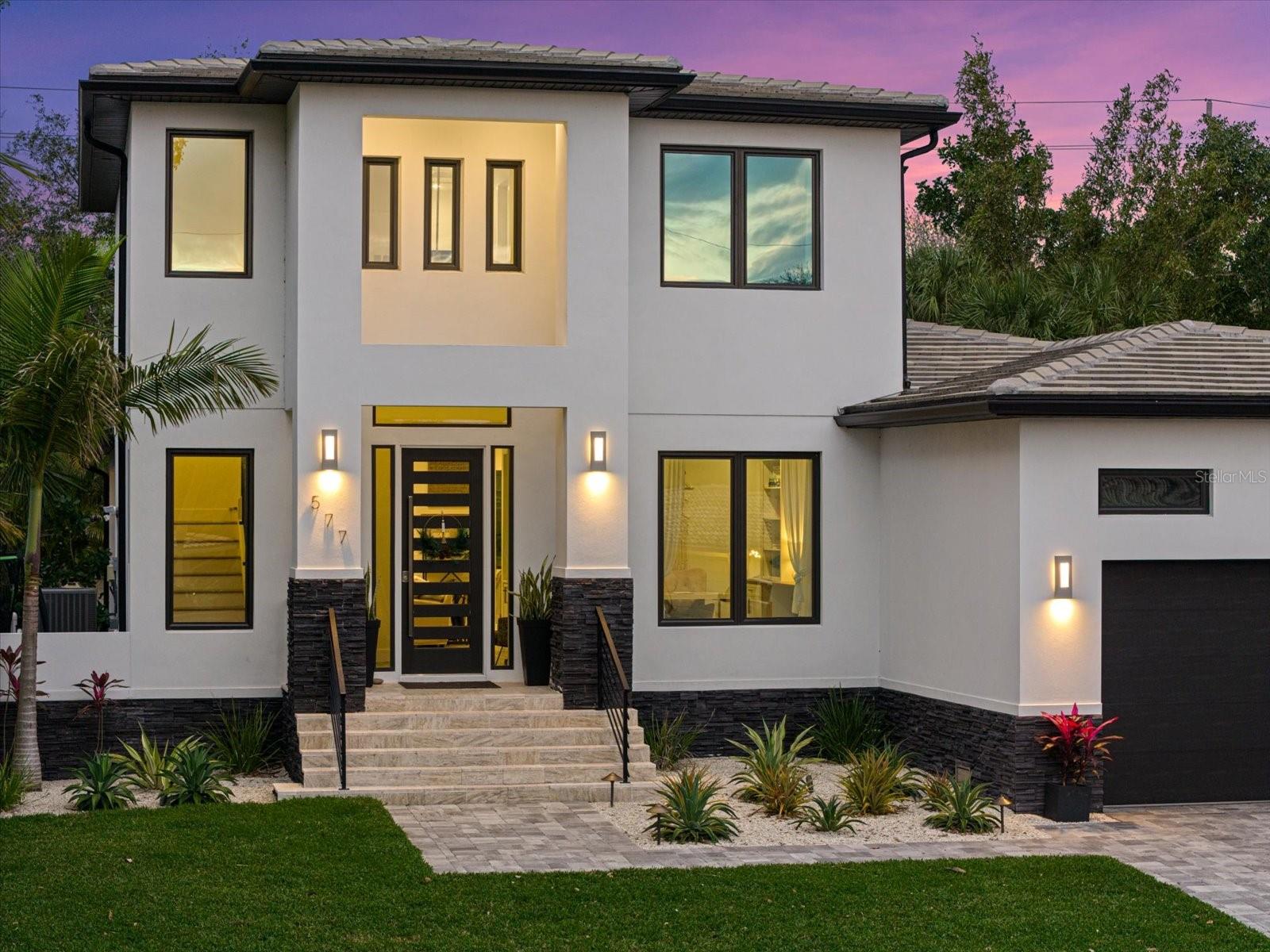 Single Family Residence in SARASOTA, FL - Daniel Dourado