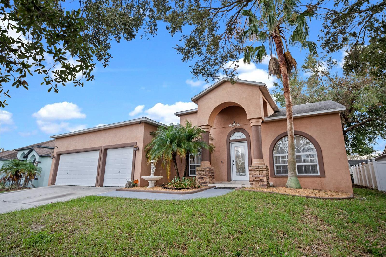 Single Family Residence in RIVERVIEW, FL - Daniel Dourado