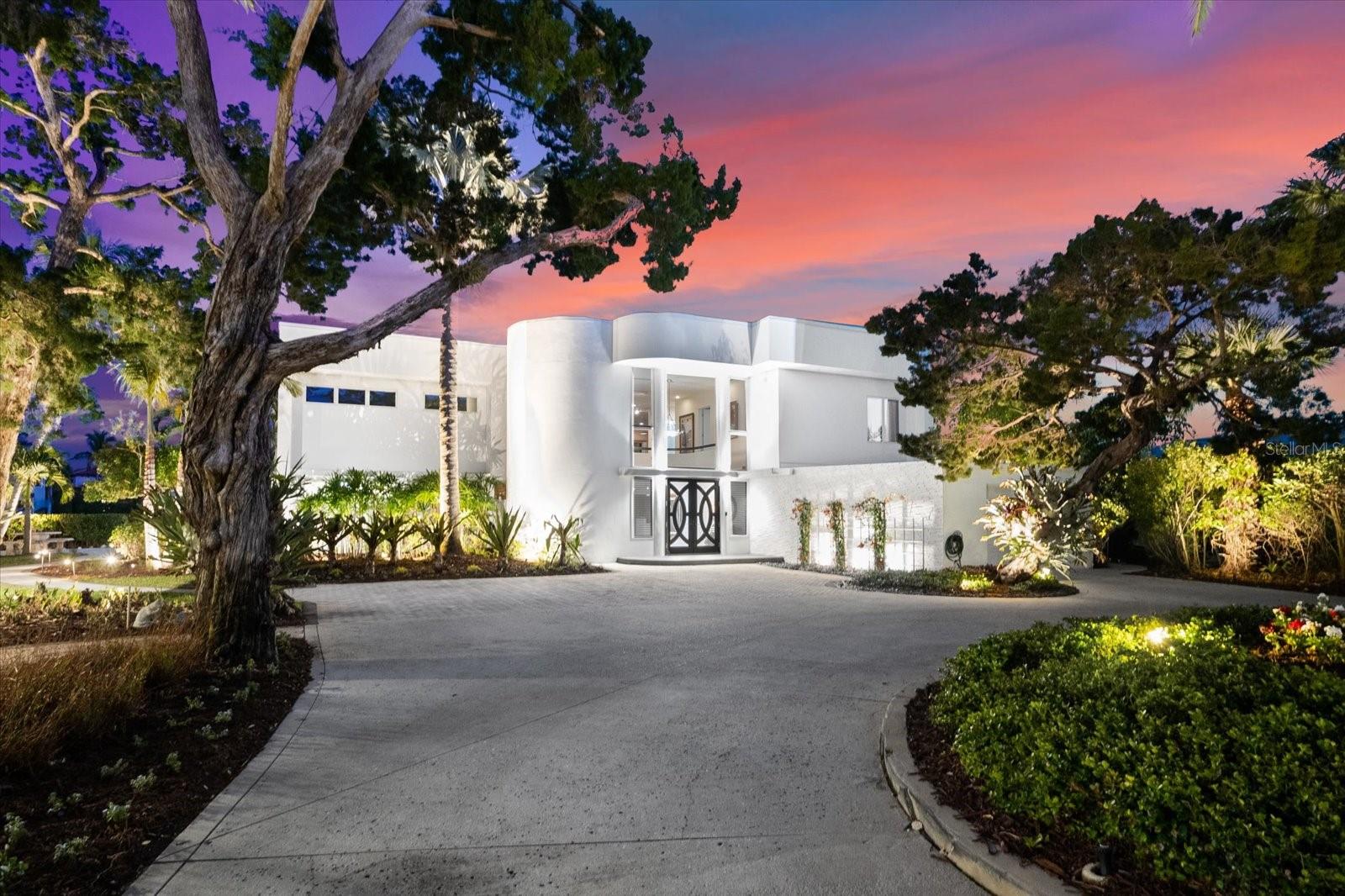 Single Family Residence in SARASOTA, FL - Daniel Dourado