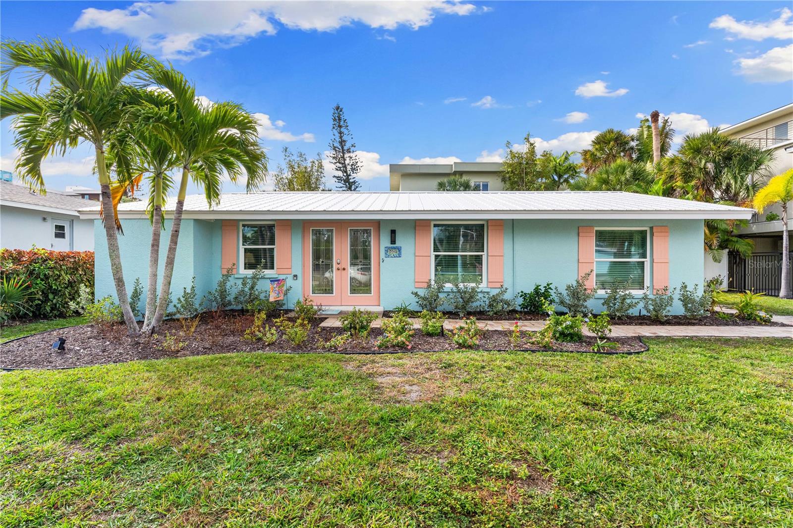 Single Family Residence in SARASOTA, FL - Daniel Dourado