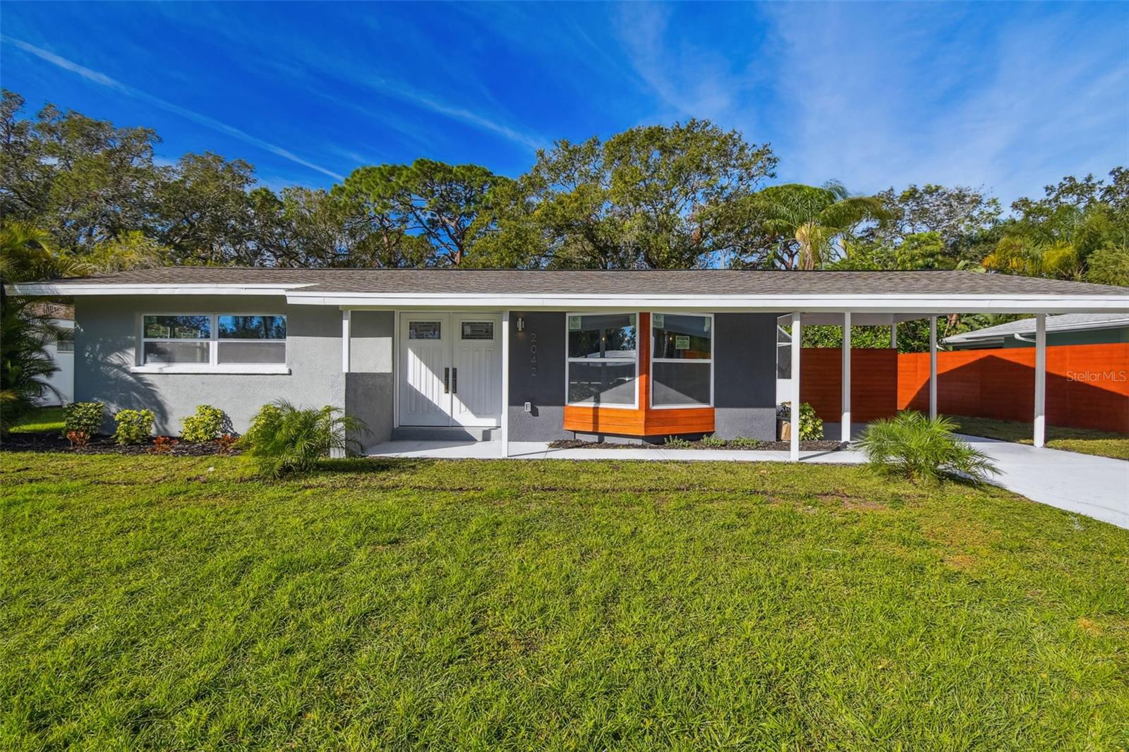 Single Family Residence in SARASOTA, FL - Daniel Dourado