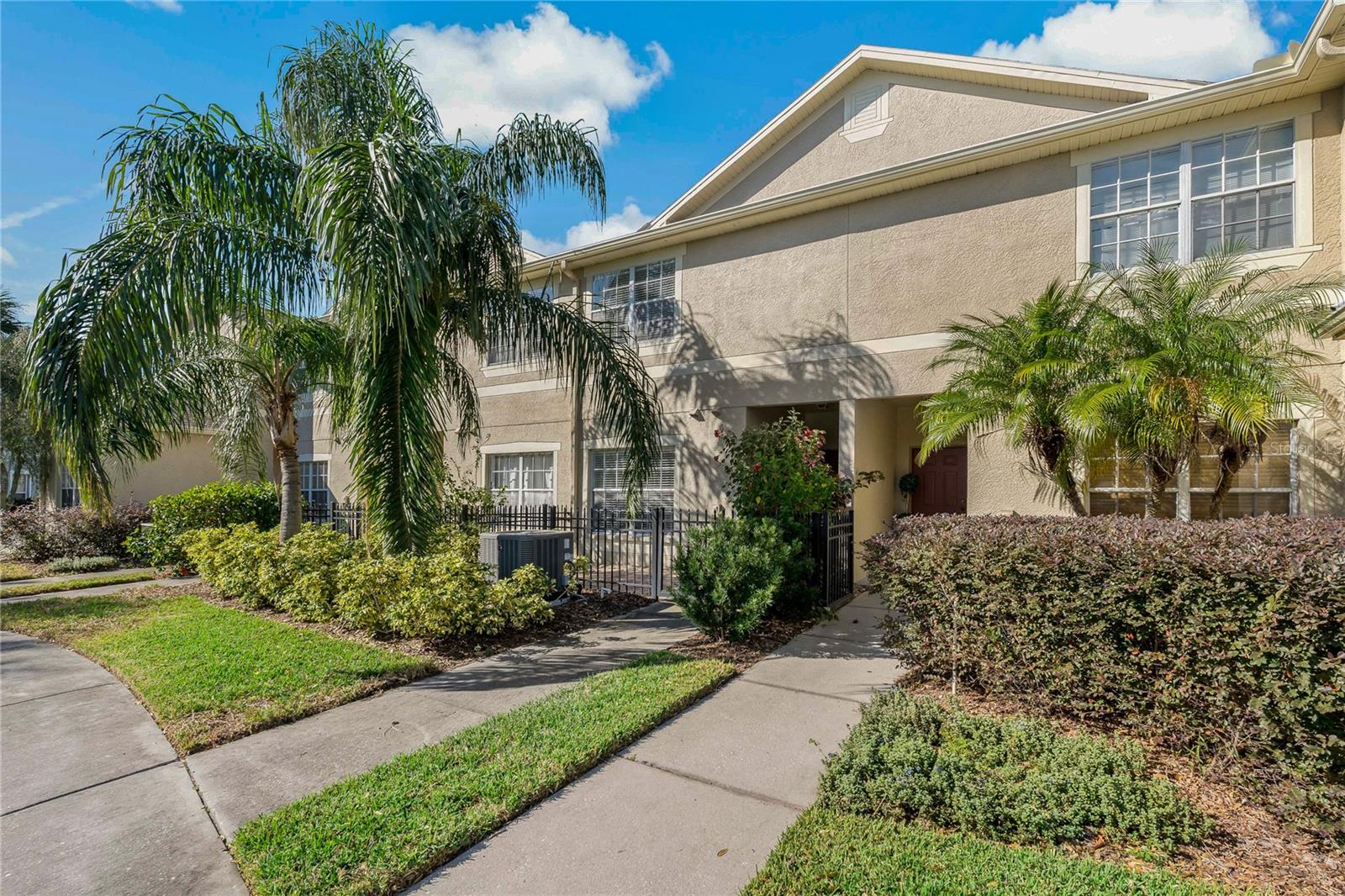 Townhouse in RIVERVIEW, FL - Daniel Dourado