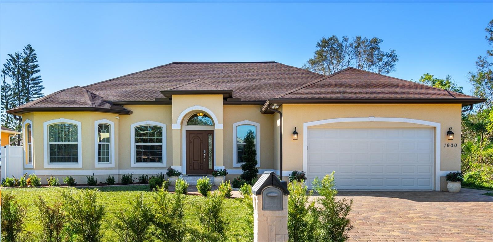 Single Family Residence in SARASOTA, FL - Daniel Dourado