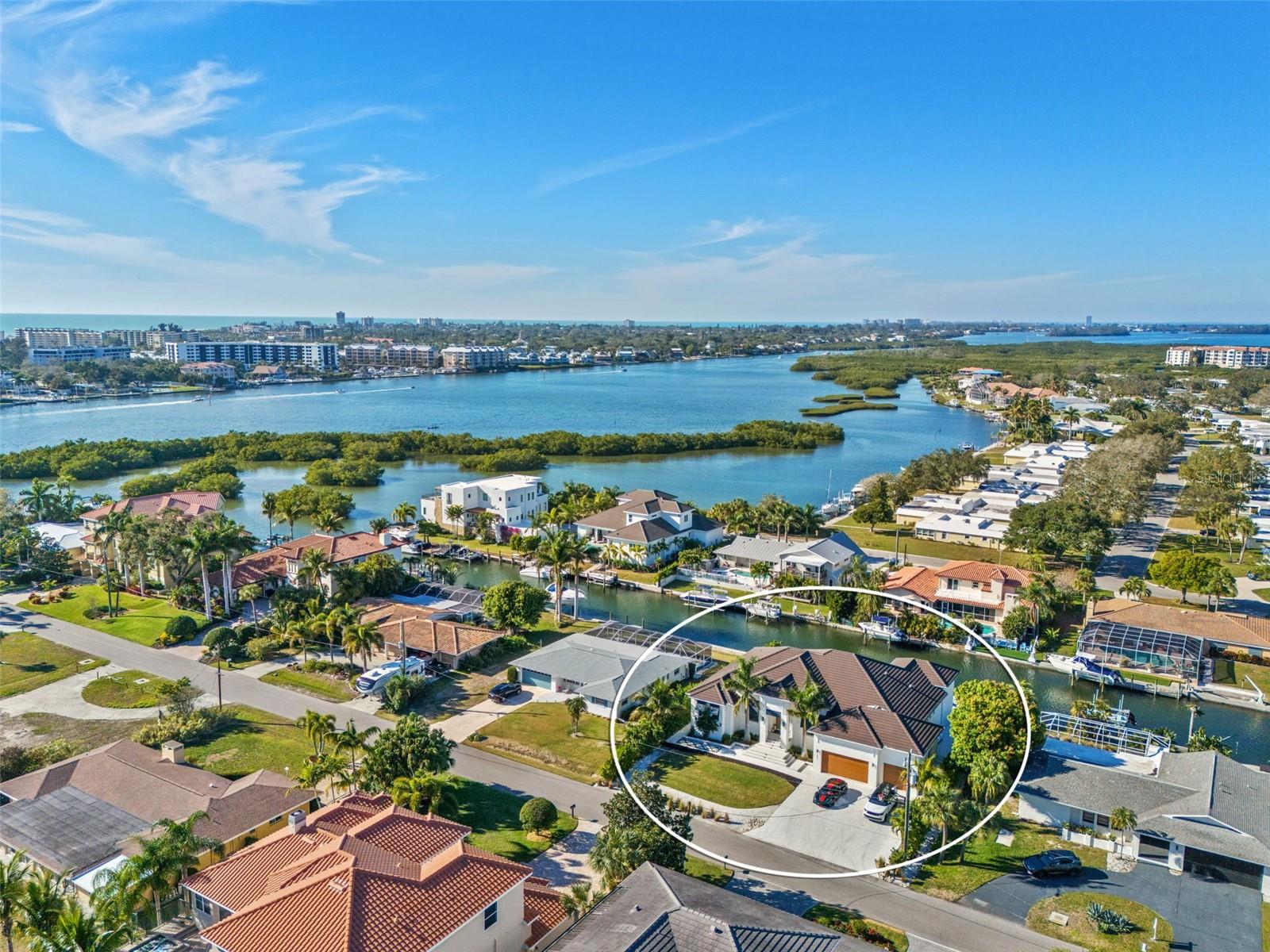 Single Family Residence in SARASOTA, FL - Daniel Dourado