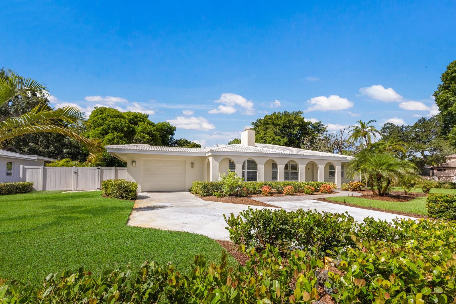 Single Family Residence in SARASOTA, FL - Daniel Dourado