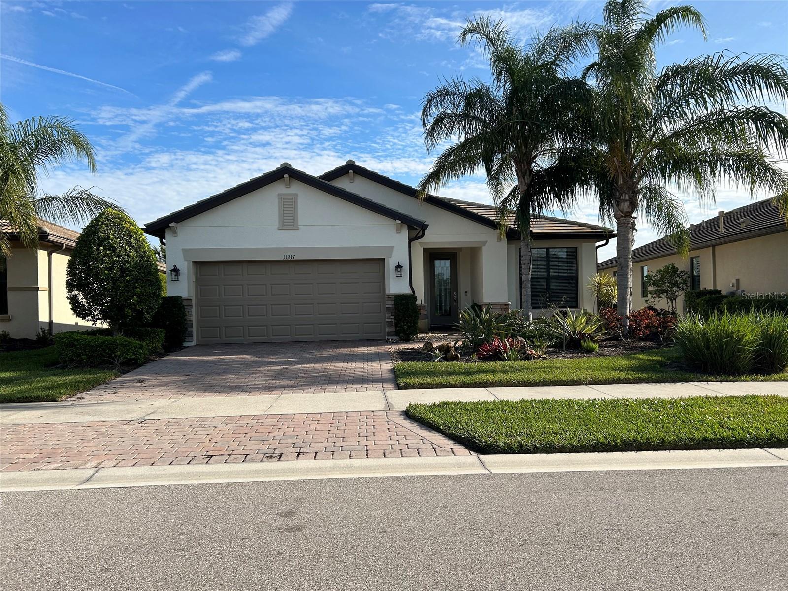 Single Family Residence in SARASOTA, FL - Daniel Dourado