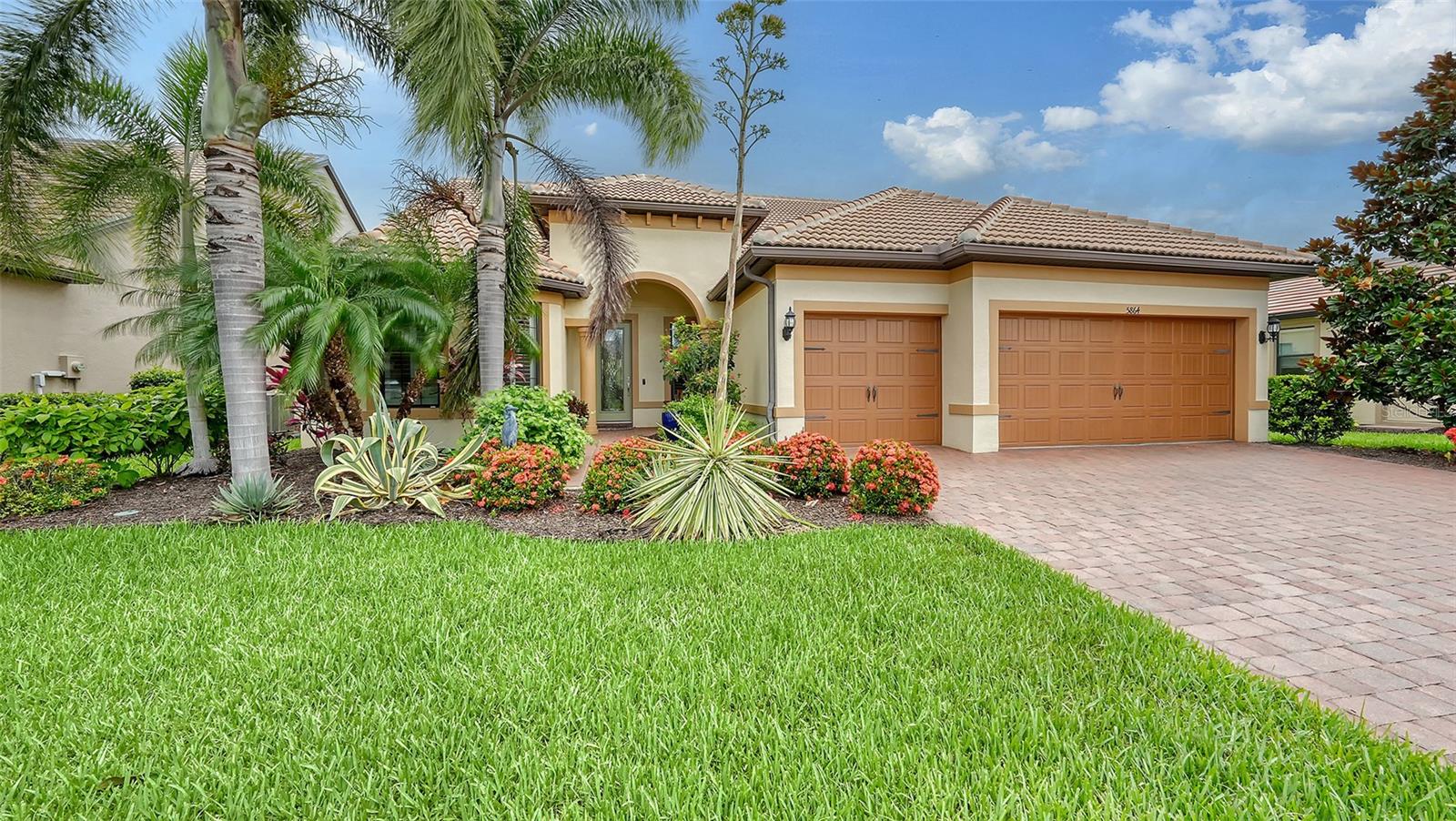 Single Family Residence in SARASOTA, FL - Daniel Dourado