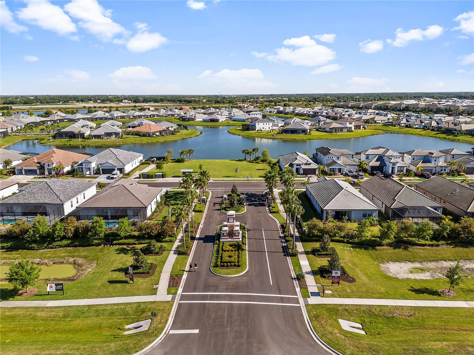 Single Family Residence in SARASOTA, FL - Daniel Dourado