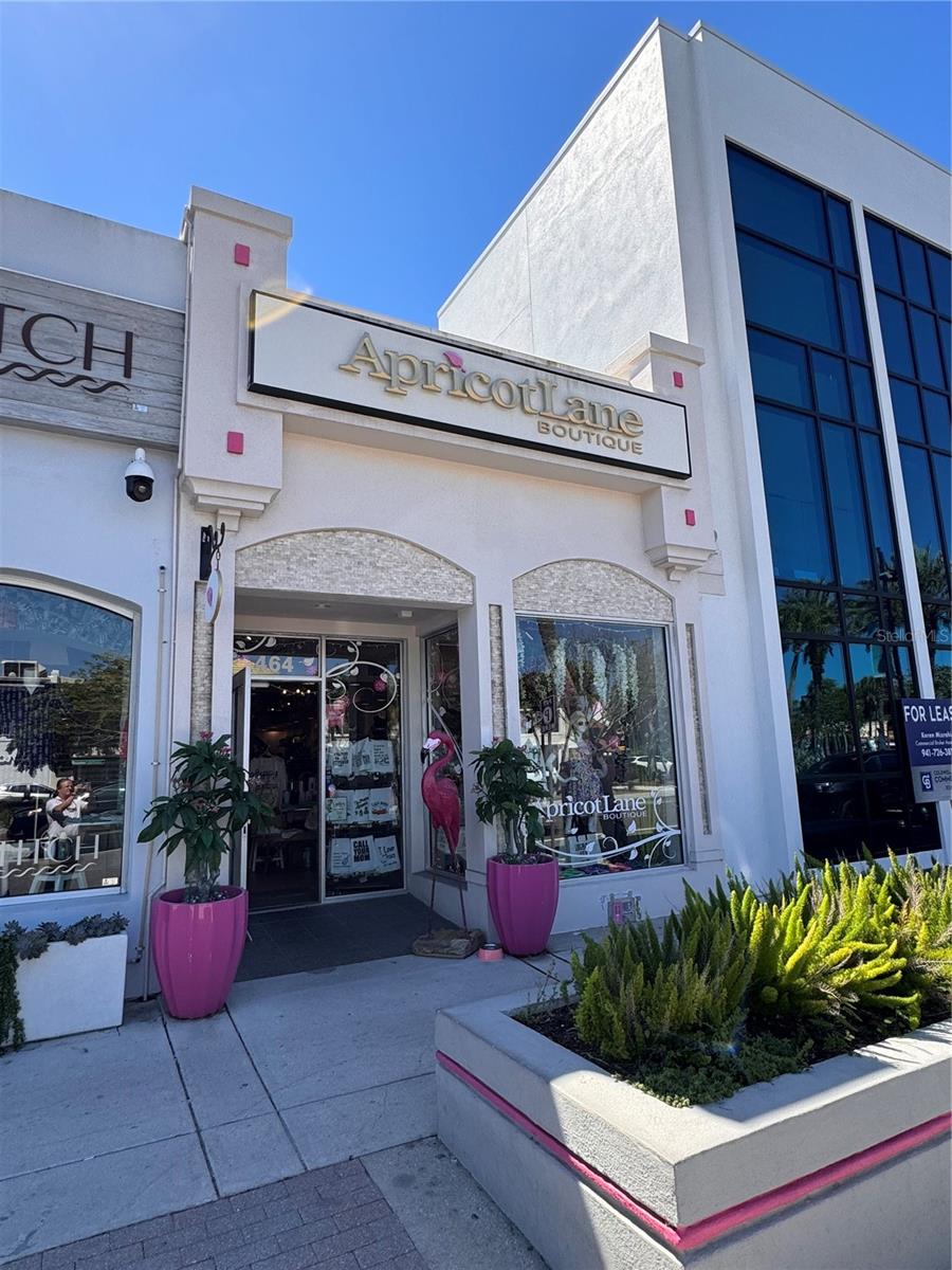 Retail in SARASOTA, FL - Daniel Dourado