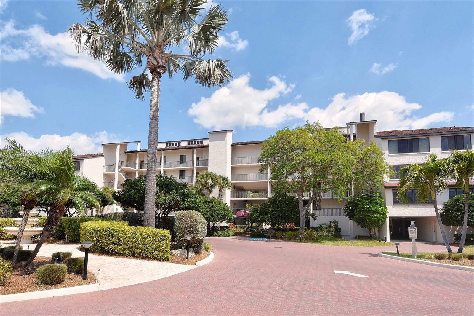 Condominium in SARASOTA, FL - Daniel Dourado