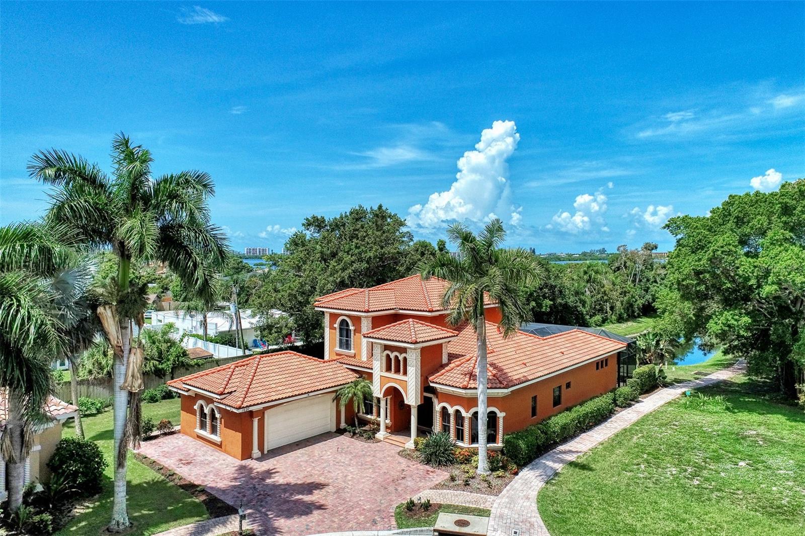 Single Family Residence in SARASOTA, FL - Daniel Dourado