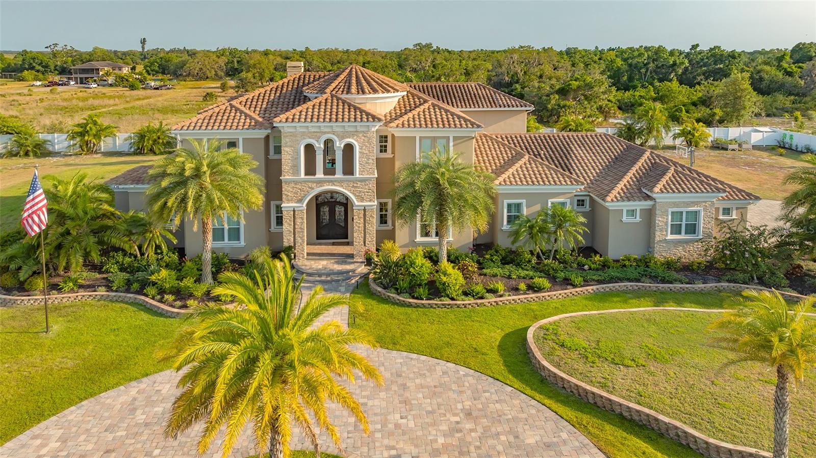 Single Family Residence in SARASOTA, FL - Daniel Dourado