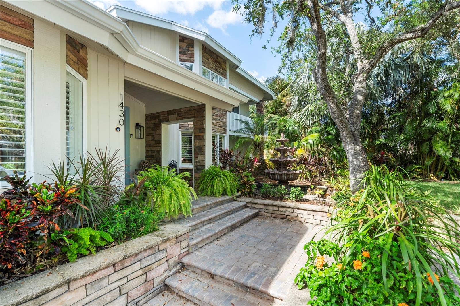 Single Family Residence in SARASOTA, FL - Daniel Dourado