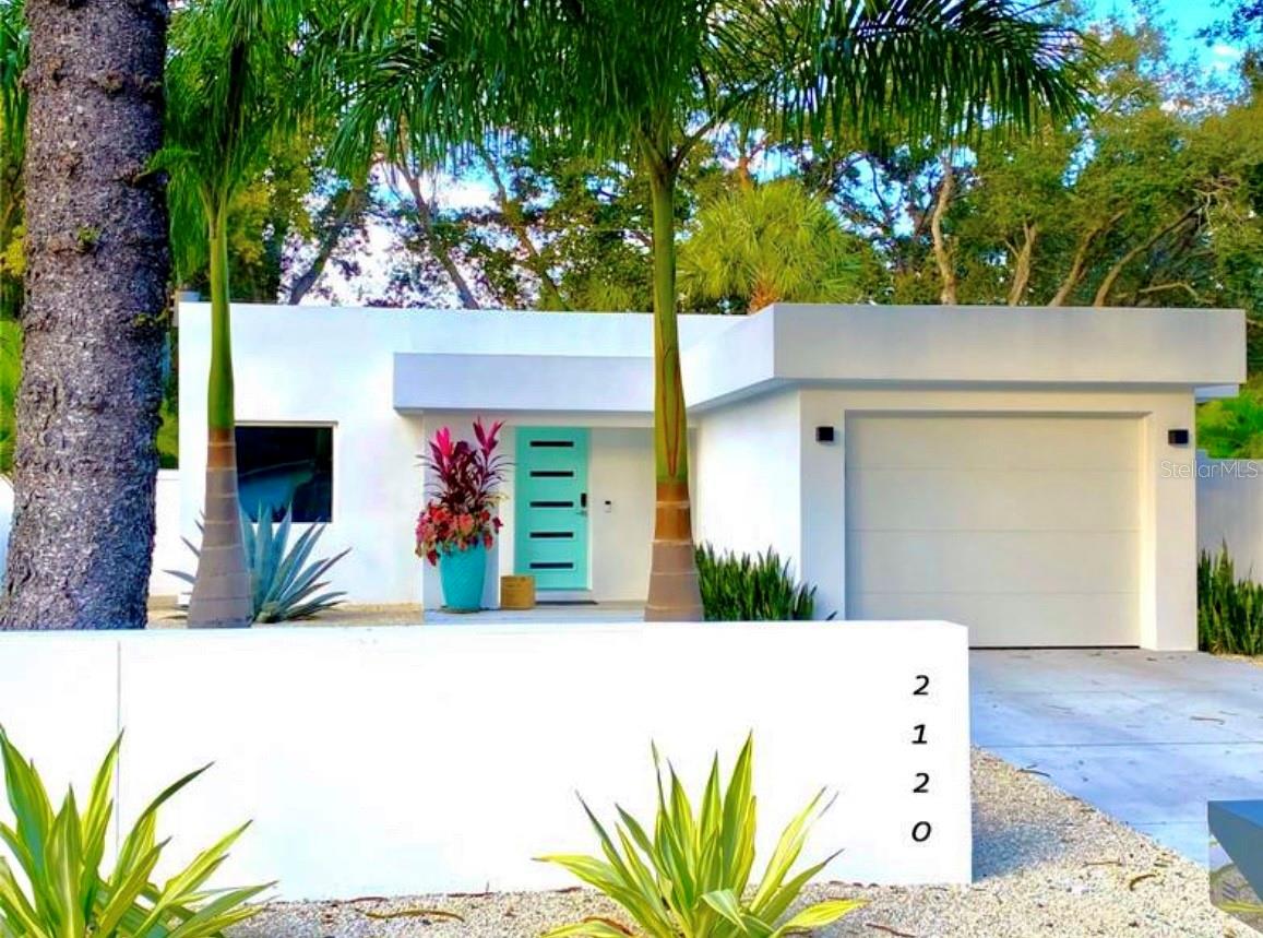 Single Family Residence in SARASOTA, FL - Daniel Dourado