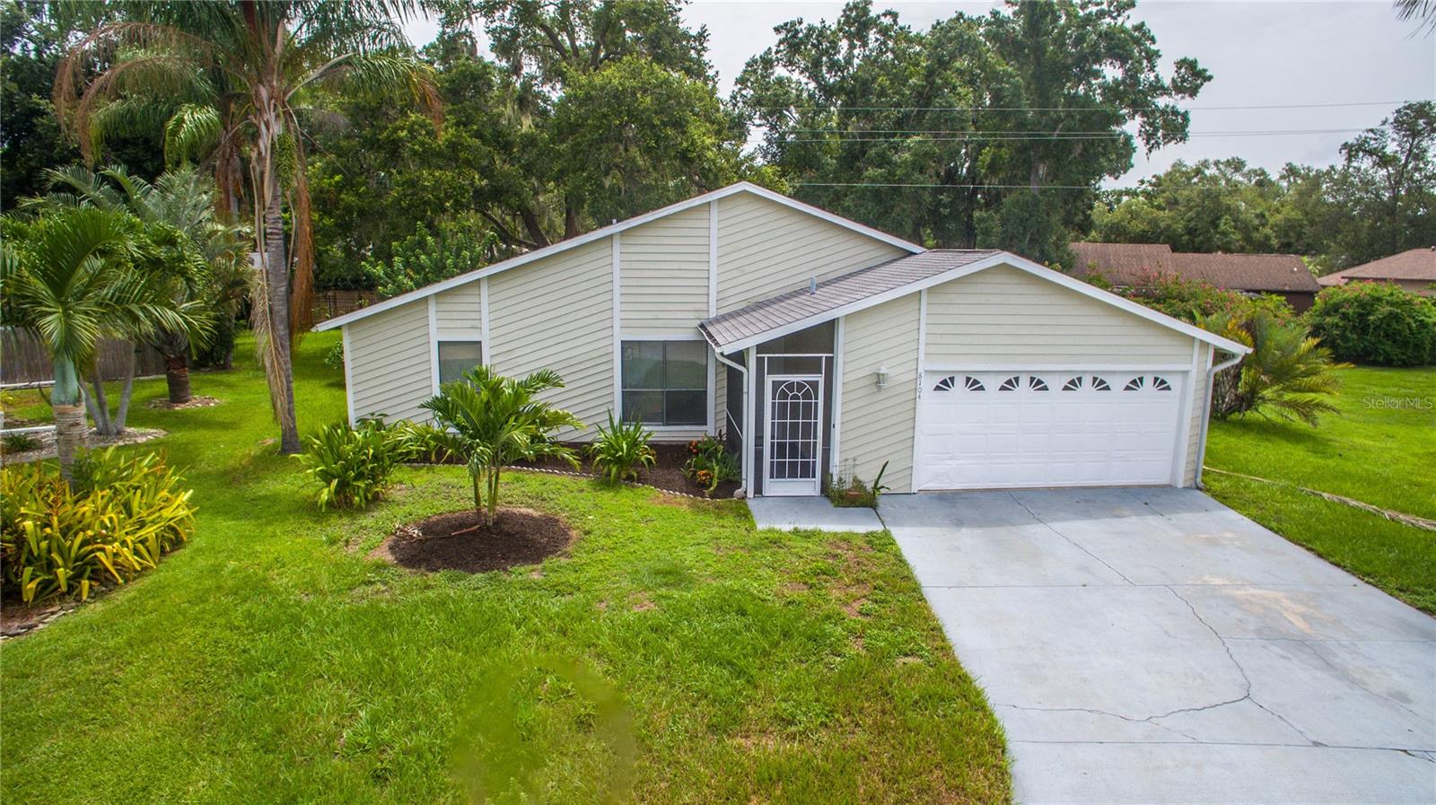 Single Family Residence in SARASOTA, FL - Daniel Dourado