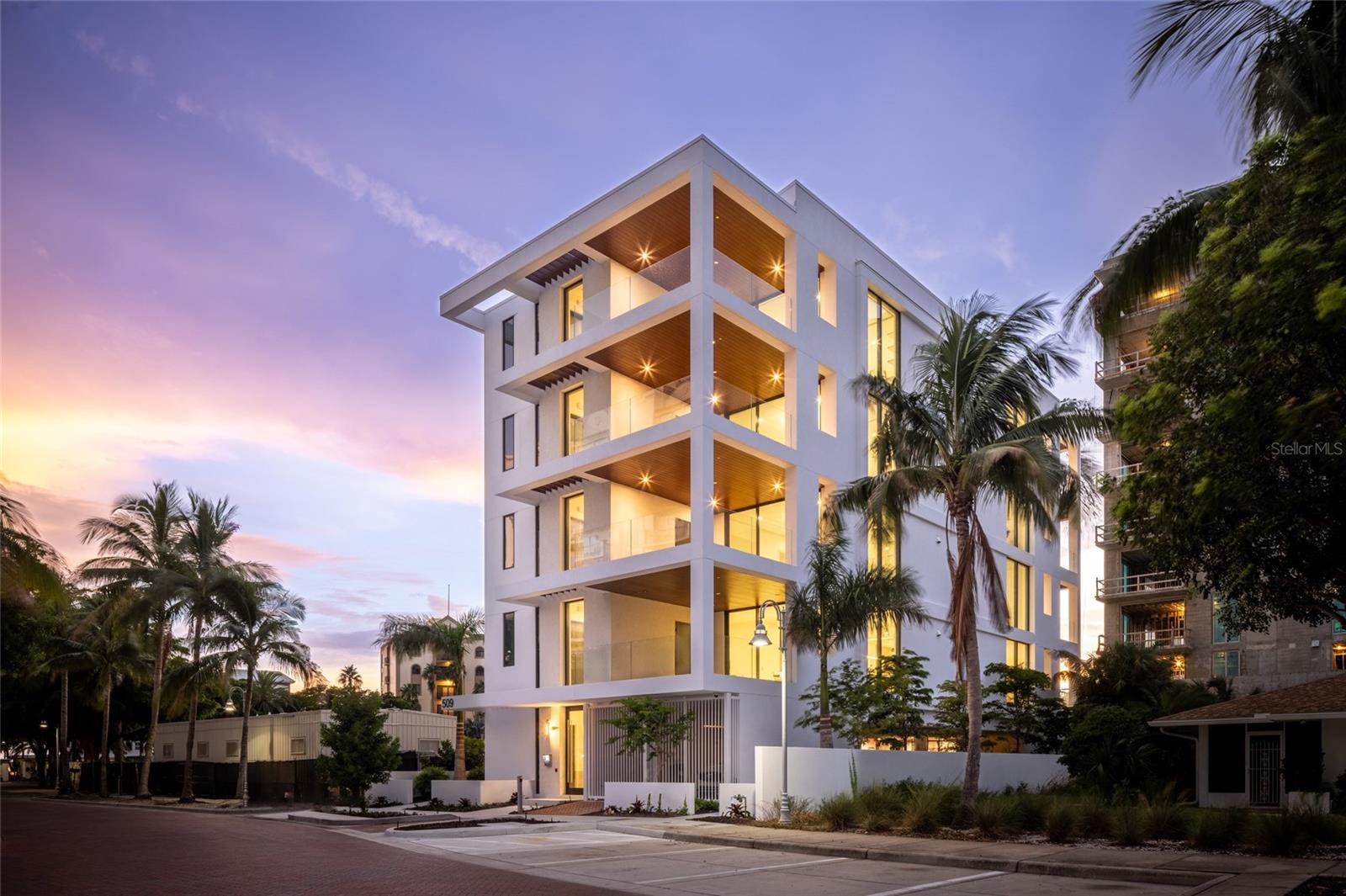 Condominium in SARASOTA, FL - Daniel Dourado