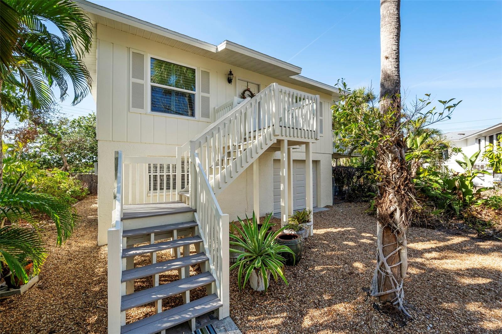 Single Family Residence in SARASOTA, FL - Daniel Dourado