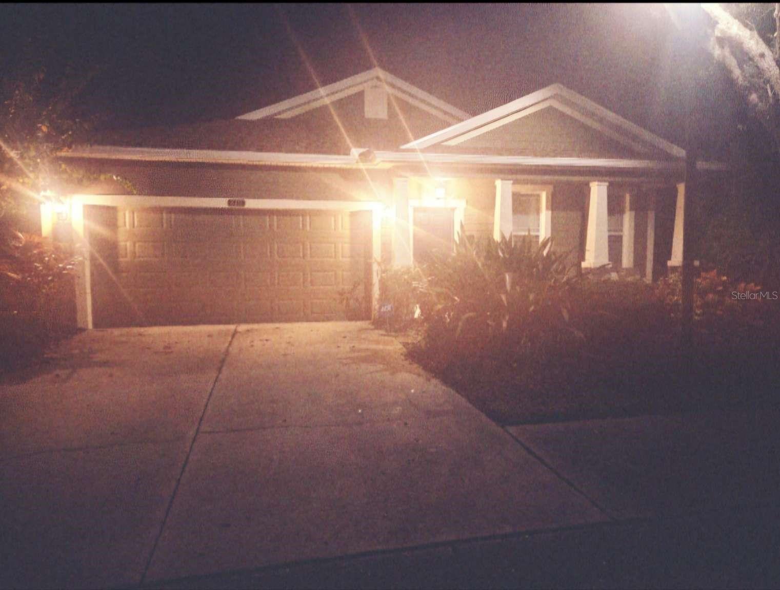 Single Family Residence in SARASOTA, FL - Daniel Dourado